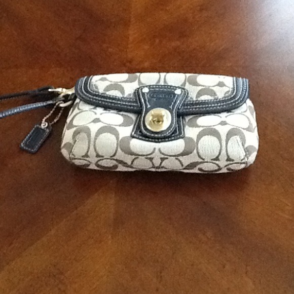 New Authentic Coach Wristlet Bag