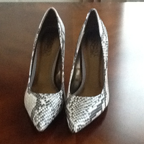 SOLD ****New faux snakeskin pumps