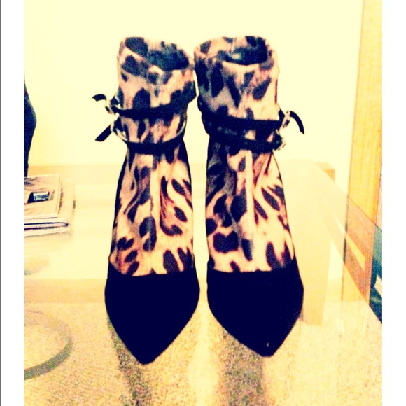 ☀🌀SOLD🎉🎉👠VIA STUDIO👠Leopard bootie💋⚡ - Picture 2 of 4