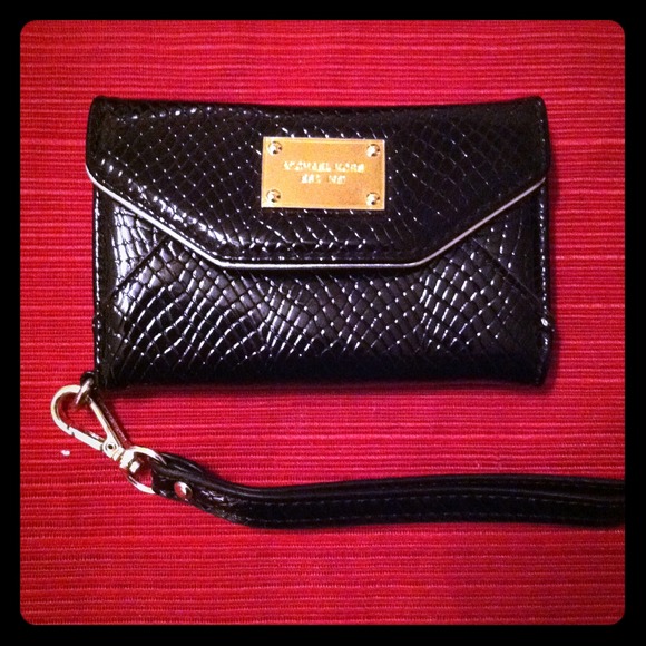 Michael Kors iPhone 4 Snakeskin Wristlet