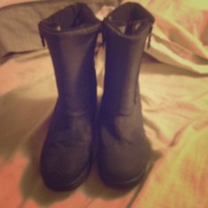Black snow boots