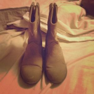 Grey cowboy boots
