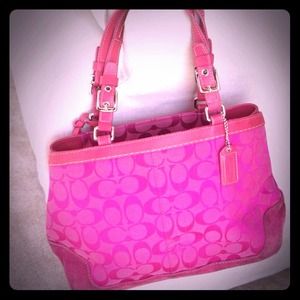 *RESERVED* Hot pink AUTHENTIC Coach hand bag!