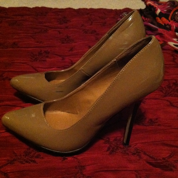 Jessica Simpson nude heels