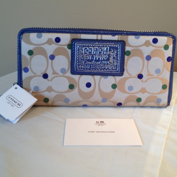 Coach Clutches & Wallets - ❤Daisy dotted zip around wallet/clutch❤