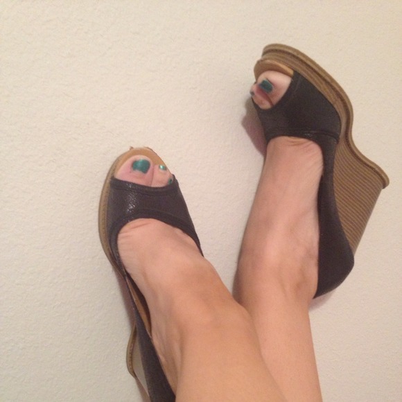 Dollhouse black/wooden wedges sz 10 - Picture 4 of 5