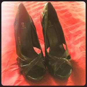 * SALE* Bakers Black patent leather peeptoe pumps