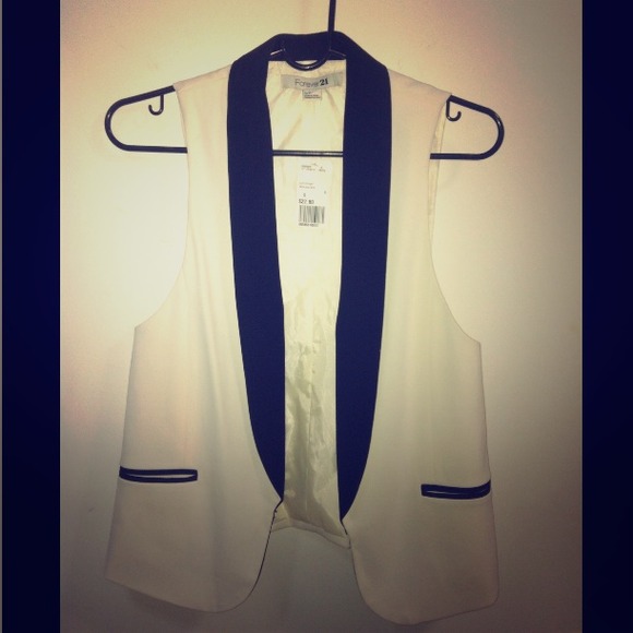 White Blazer vest 🎉HOST PICK🎉