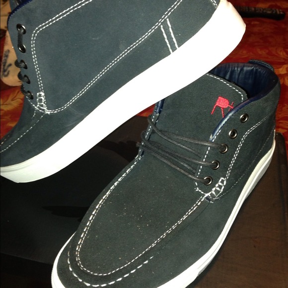 SOLD:  Excellent men size 12 Rocawear shoes