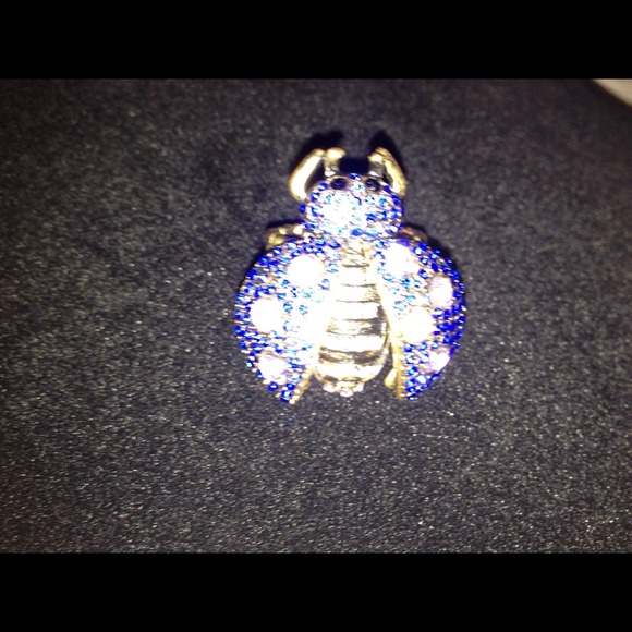 NWT beautiful ring so much detail! - Picture 1 of 3