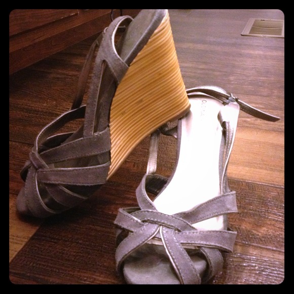 Grey wedges