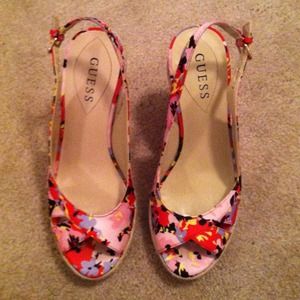 🌸REDUCED🌸floral GUESS wedges