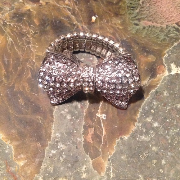 Very Bling BOW Ring 💎🎀 NWOT 🎀💎