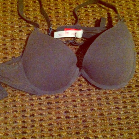 34A Victoria Secret t shirt bra - Picture 1 of 2