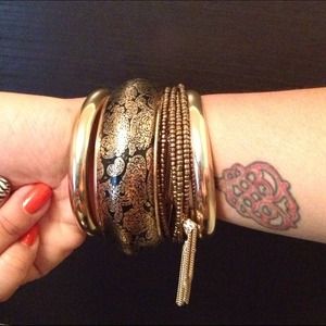 Beautiful New Forever 21 Bangle Set of 4 💖