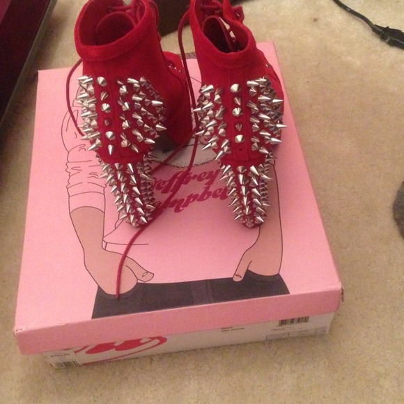 Red Spike Lita - Picture 3 of 3