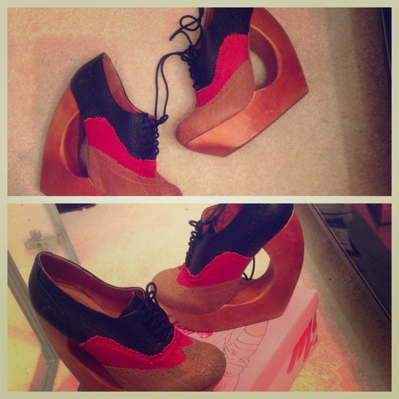 Jeffrey Campbell Shoes - Tan red and black rock tie combo