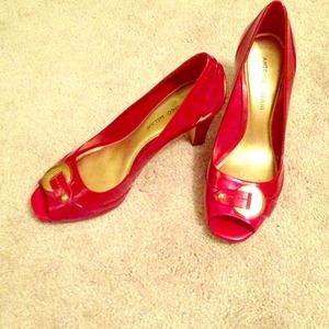 Antonio Melani red patent leather size 9 heels
