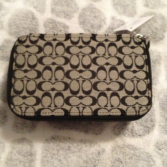 Signature coach jewelry box