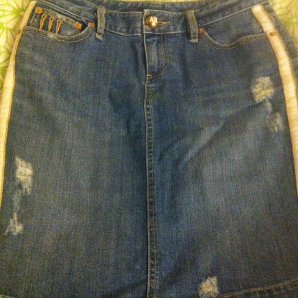 Price ✂Denim skirt with golden ribbon