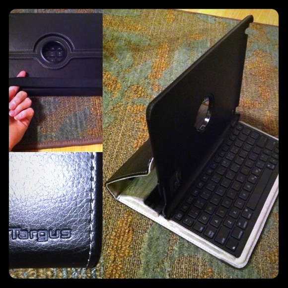 ON HOLD! iPad 2 Versavu Keyboard Case by Targus