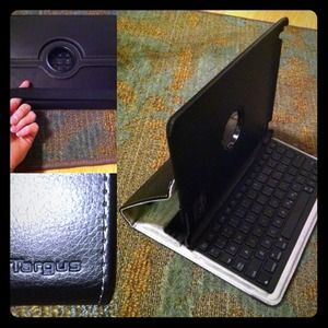 ON HOLD! iPad 2 Versavu Keyboard Case by Targus