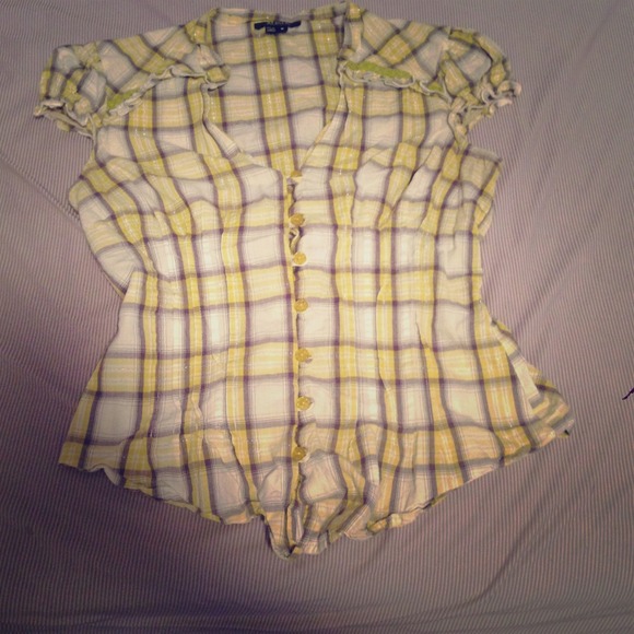 Adorable plaid button down shirt