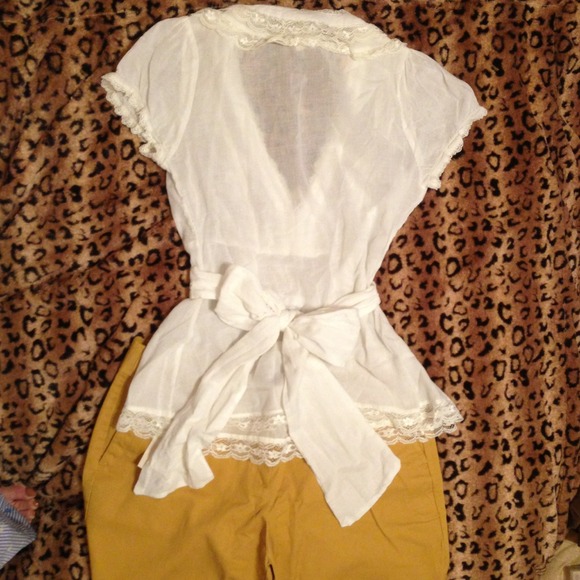 Pre loved off white lace top F21 size Sm - Picture 4 of 4