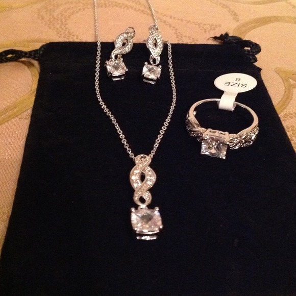 🎄3-Piece Set: Infinity Design Cubic Zirconia Set - Picture 2 of 3
