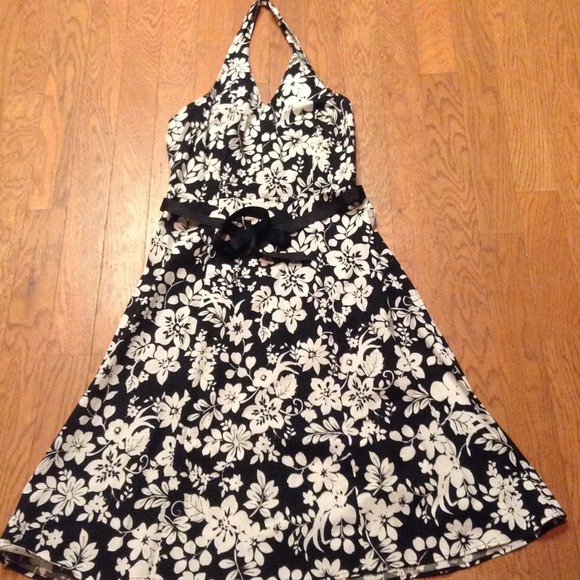 Halter dress with a tie and zip back w/ elastic - Picture 1 of 4