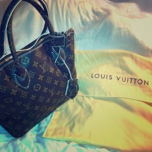 Louis V. Negotiable