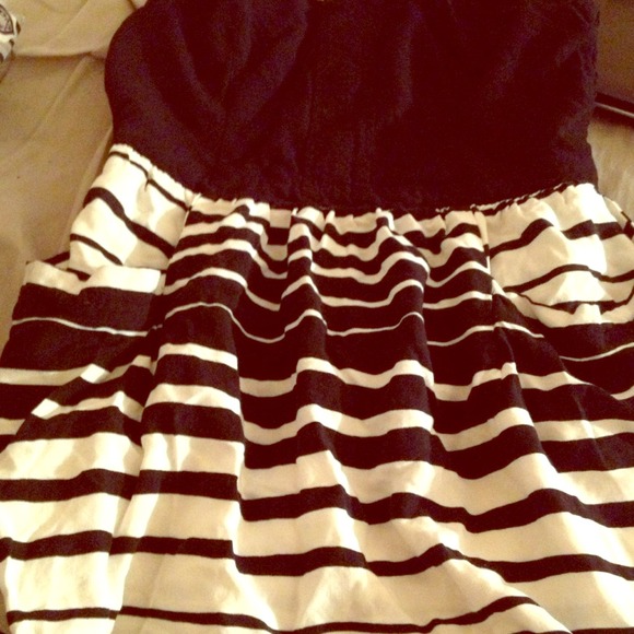 Black and white striped. - Picture 1 of 1