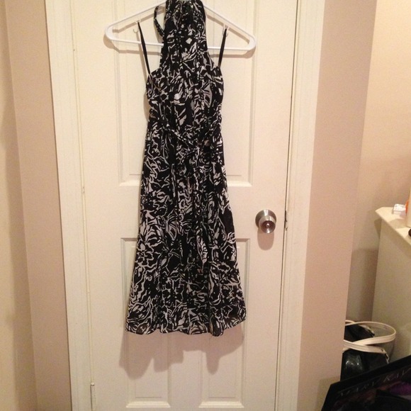 Tie back halter dress - Picture 1 of 3