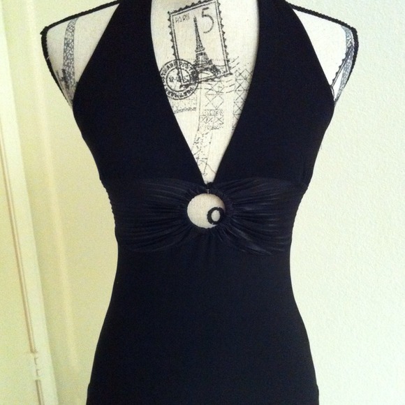 📌SOLD📌 Black top with sexy details