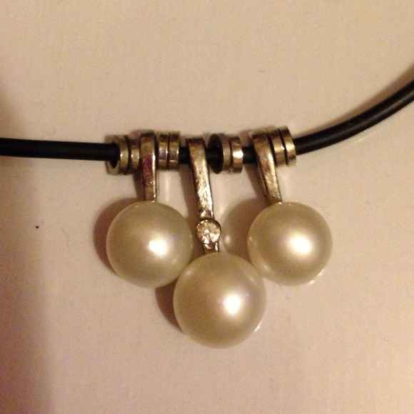 Three pearl necklace
