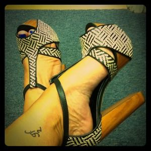 Jessica Simpson 6.5 worn 2 times.