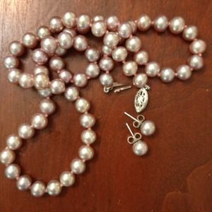 Lavender freshwater pearl necklace & studs