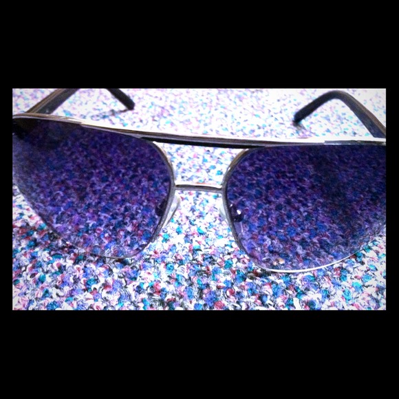 REDUCED **Kenneth Cole Reaction Aviator Sunglasses