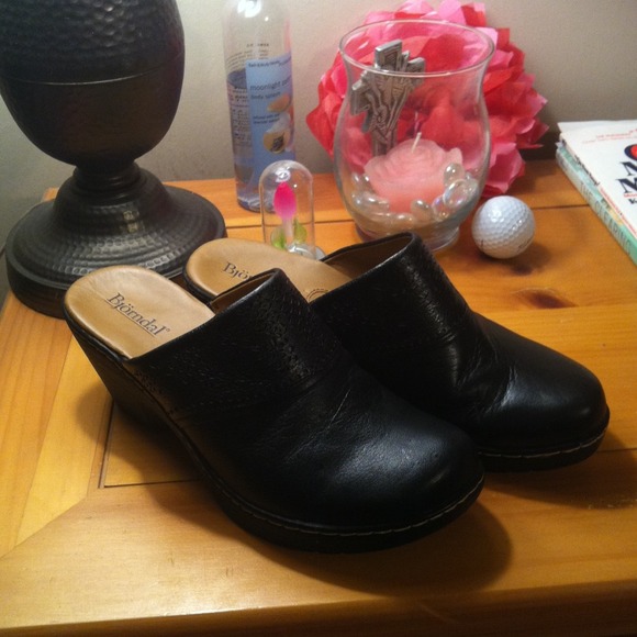 Bjorndal lady's shoes size 6.5 obo