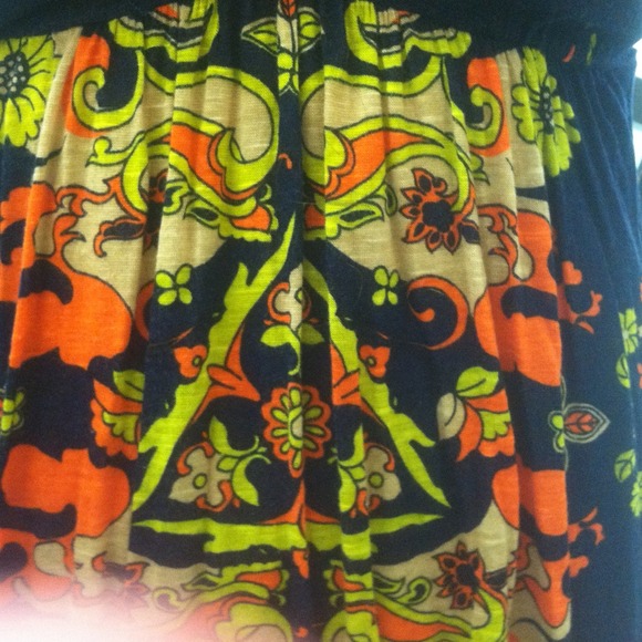 Patterned Dress - Picture 3 of 3