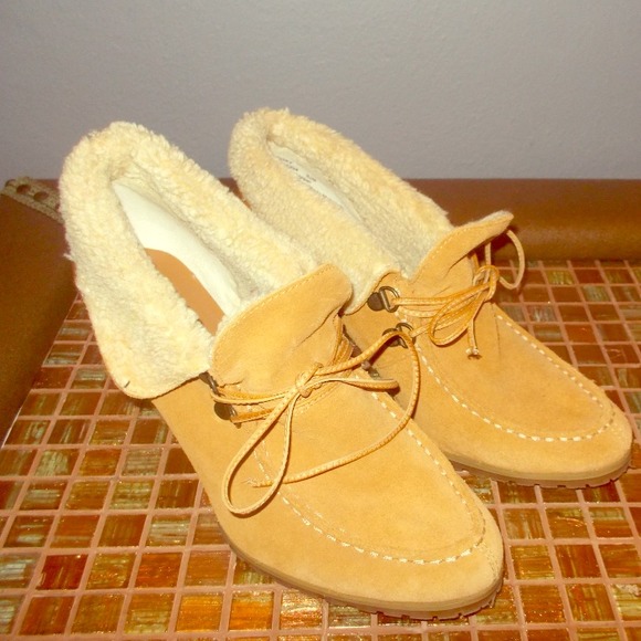 SOLD Kelly & Katie Sherpa Booties