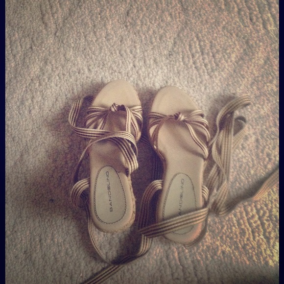 Bandalino Wrap Sandals