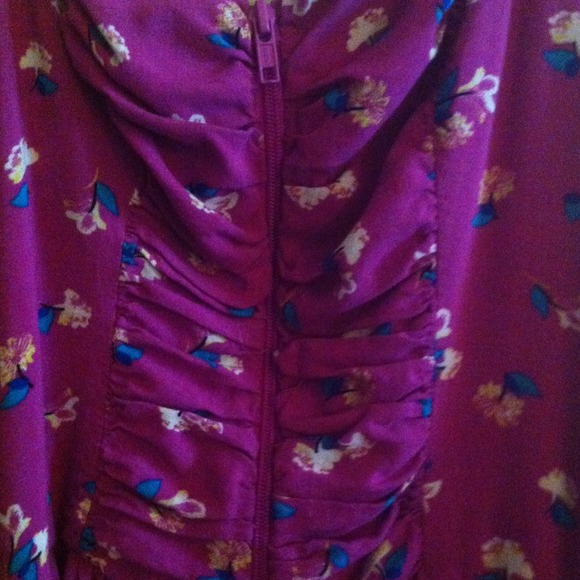 Purple/pinky colored dress