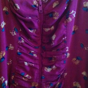 Purple/pinky colored dress