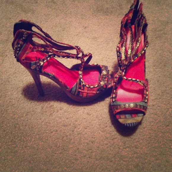 🔴SOLD🔴Journeys heels