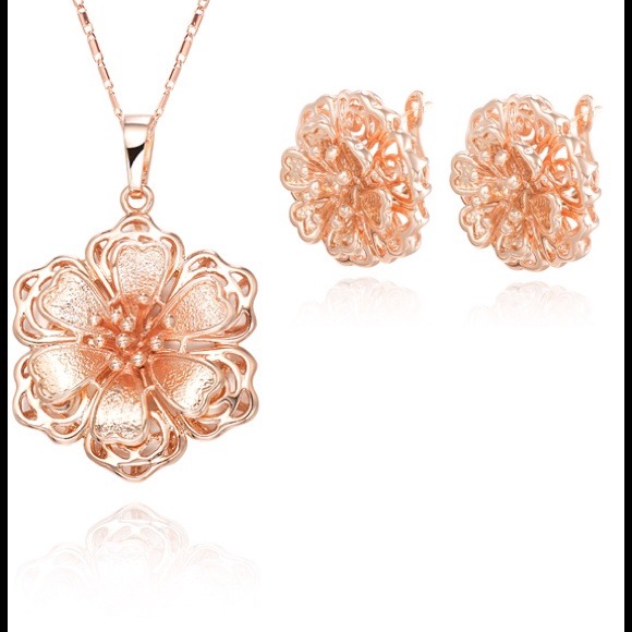 STUNNING ROSE GOLD NECKLACE Earrings & ring