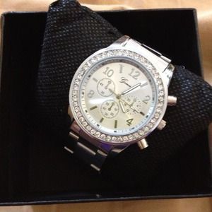 Silvertone metal link watch!