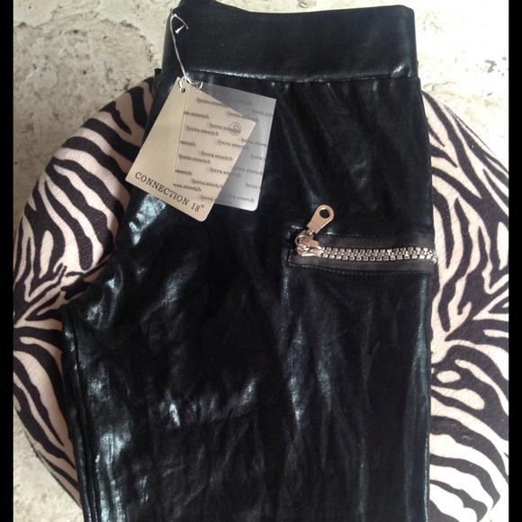 BLACK WET LOOK tights w/side ZIPPERS🔥NWT🔥S/M