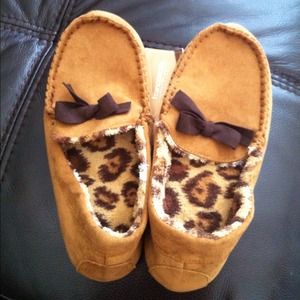 Animal Print Moccasin Slippers Size 5