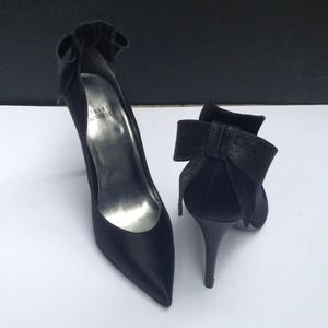 Stuart Weitzman pumps